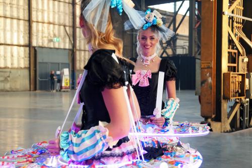 Candy Girls met mobiel LED display, Sweet Girl, Ijsjesdame, Donut Lady, Cupcake Girl, Candygirl, Chocolate Girl, Zoete Promotiedames, Snoepjes Dame, Hostess, Thema Dames, Candy Entertainment, Cupcake And Donuts. 