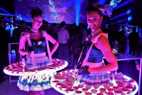 Candy Girls met mobiel LED display, Sweet Girl, Ijsjesdame, Donut Lady, Cupcake Girl, Candygirl, Chocolate Girl, Zoete Promotiedames, Snoepjes Dame, Hostess, Thema Dames, Candy Entertainment, Cupcake And Donuts. 
